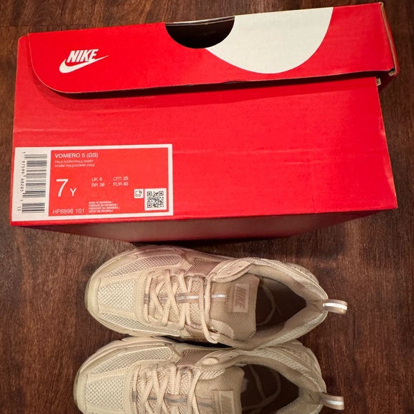 Nike Vomero 5 Pale Ivory - Picture 8 of 8